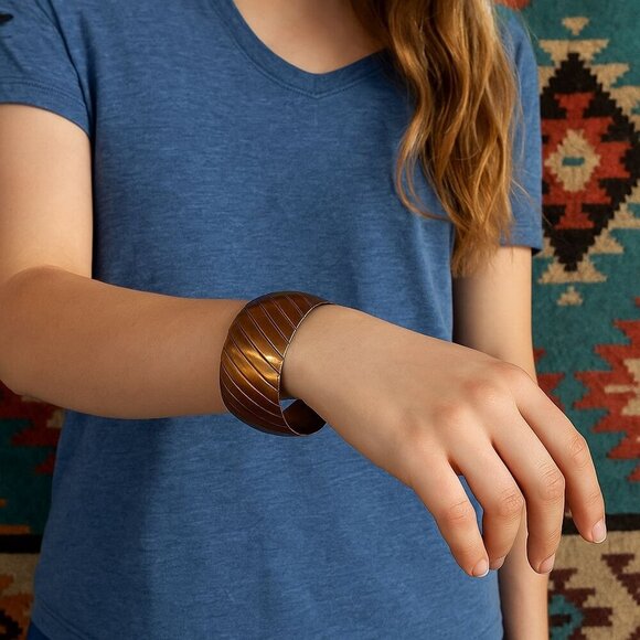 Native American Copper Cuff Wide Bracelet by Denet Chee – Etched Diagonal Design - Picture 6 of 8